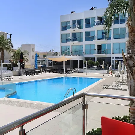 Hotel apartamentowy Coralli And *